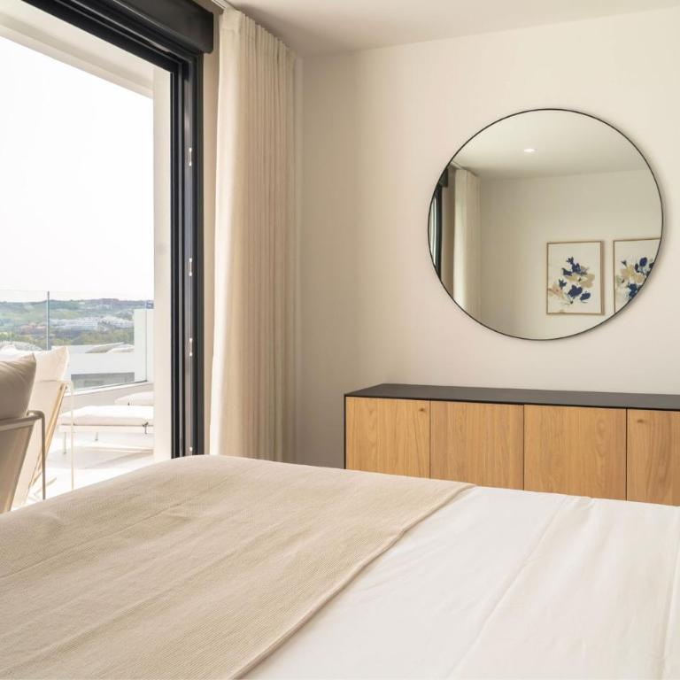 Modern Two-Bedroom Coastal Retreat with Panoramic Sea Views to Africa - Apartment - 11