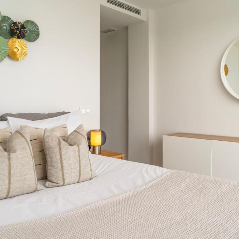 Modern Two-Bedroom Coastal Retreat with Panoramic Sea Views to Africa - Apartment - 15