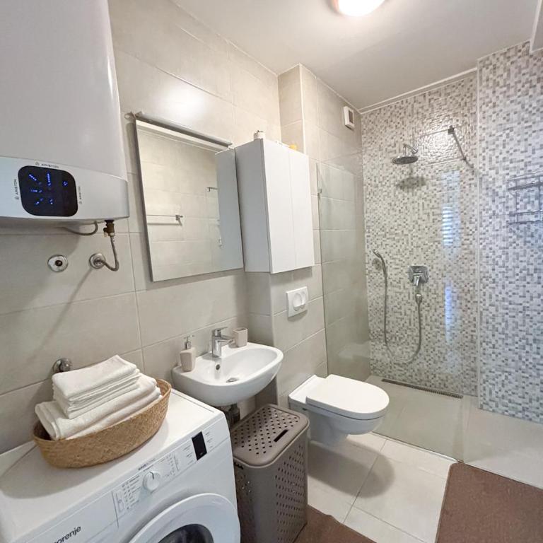 Charming Stay in Budva Center with Parking - Apartman sa 2 Spavaće Sobe - 13