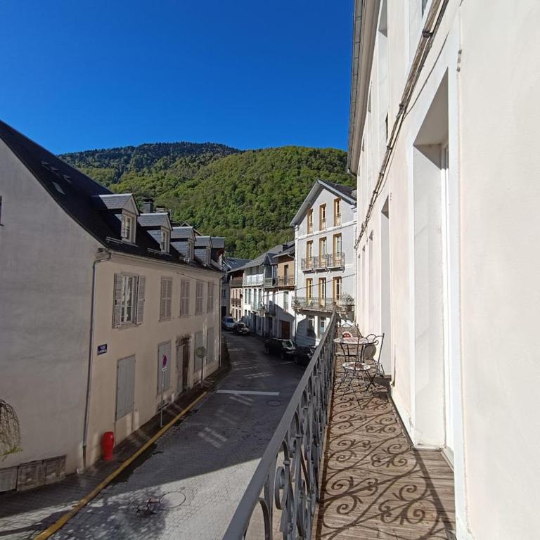 Luchon Holidays, parking, wifi, balcon, cave, T3 8 personnes - Apartment with Balcony - 40