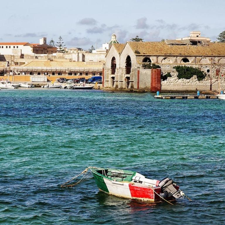 Favignana in centro con terrazza - Two-Bedroom House - 17