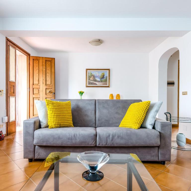 Hostly-Il Viale-Garden House between Pisa e Lucca - Two-Bedroom Superior Apartment - 1