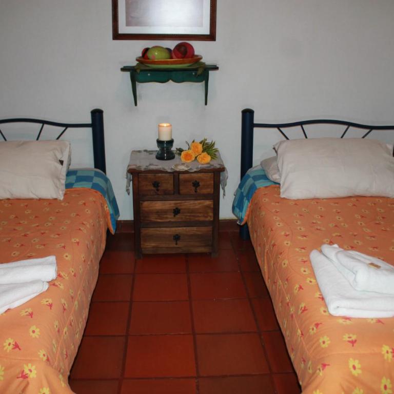 Hospedaje La Casona - Habitación Doble con baño - 2 camas - 4