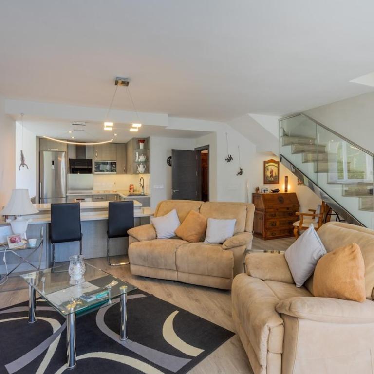 Relaxing Family Retreat with Stunning Golf Views - Villa - 5