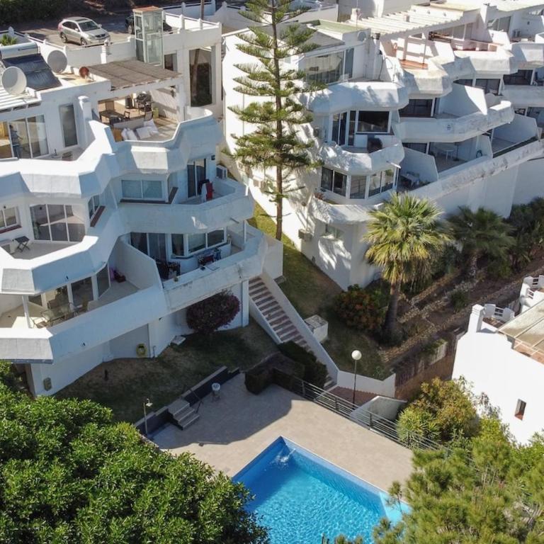 Relaxing Family Retreat with Stunning Golf Views - Villa - 39