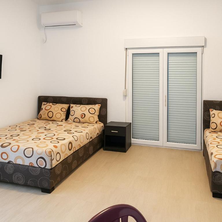 Apartments Lejla - Standard Triple Room with Sea View - 3