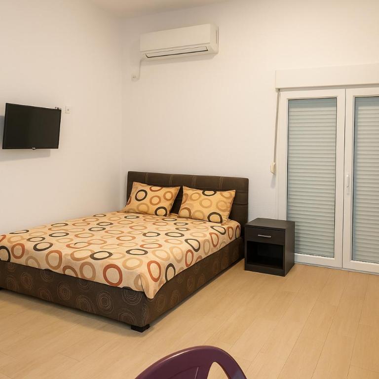 Apartments Lejla - Standard Triple Room with Sea View - 4