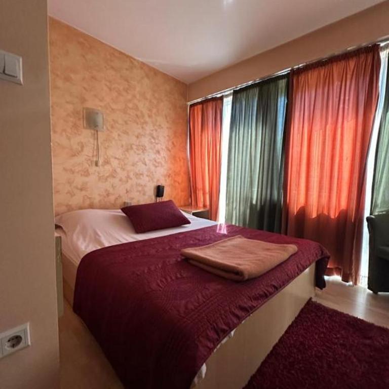 Hotel Brkić Sarajevo Airport - Free Parking - Dvokrevetna Soba sa Bračnim Krevetom i Sopstvenim Kupatilom - 3