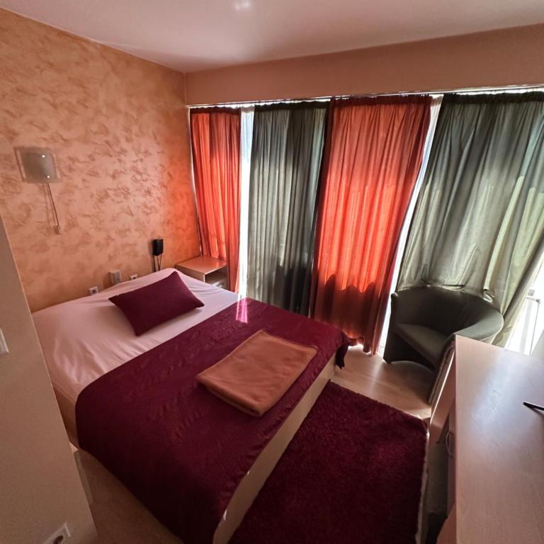 Hotel Brkić Sarajevo Airport - Free Parking - Dvokrevetna Soba sa Bračnim Krevetom i Sopstvenim Kupatilom - 1
