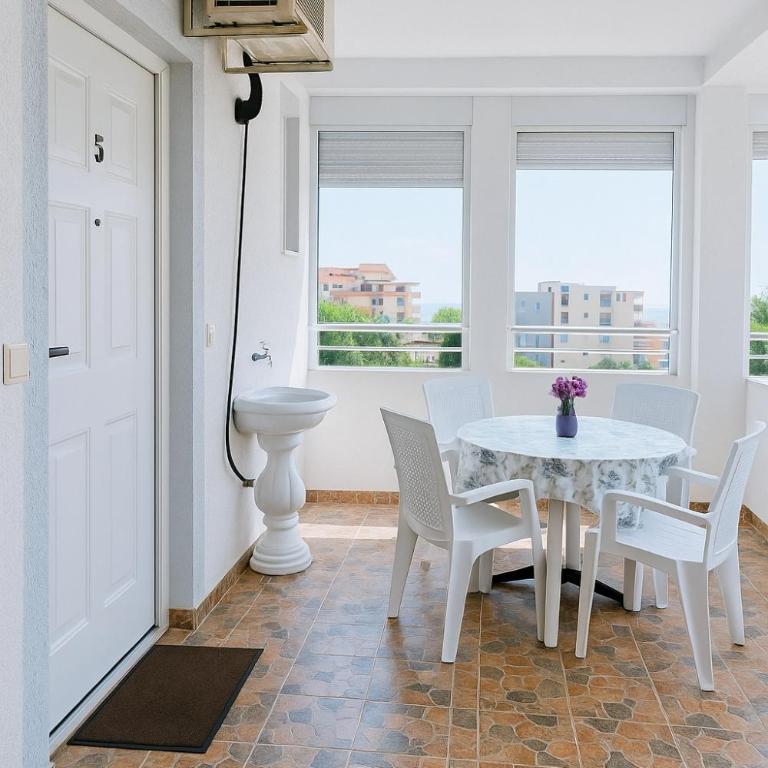 Apartments Lejla - Standard Triple Room with Sea View - 6