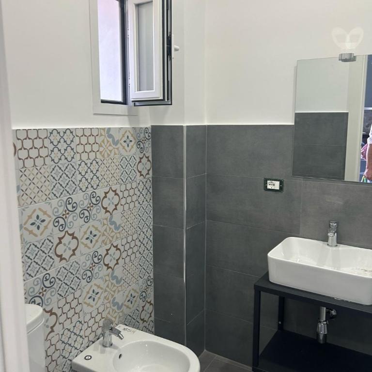 Garibaldi Palace - One-Bedroom Apartment with Balcony and City View - 22