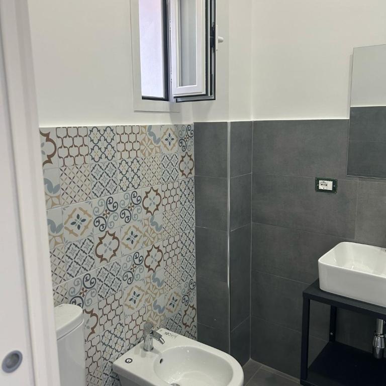 Garibaldi Palace - One-Bedroom Apartment with Balcony and City View - 19