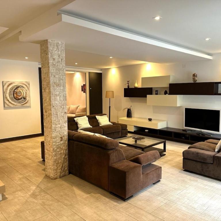 Triplex with garden and parking - Two-Bedroom Apartment - 1