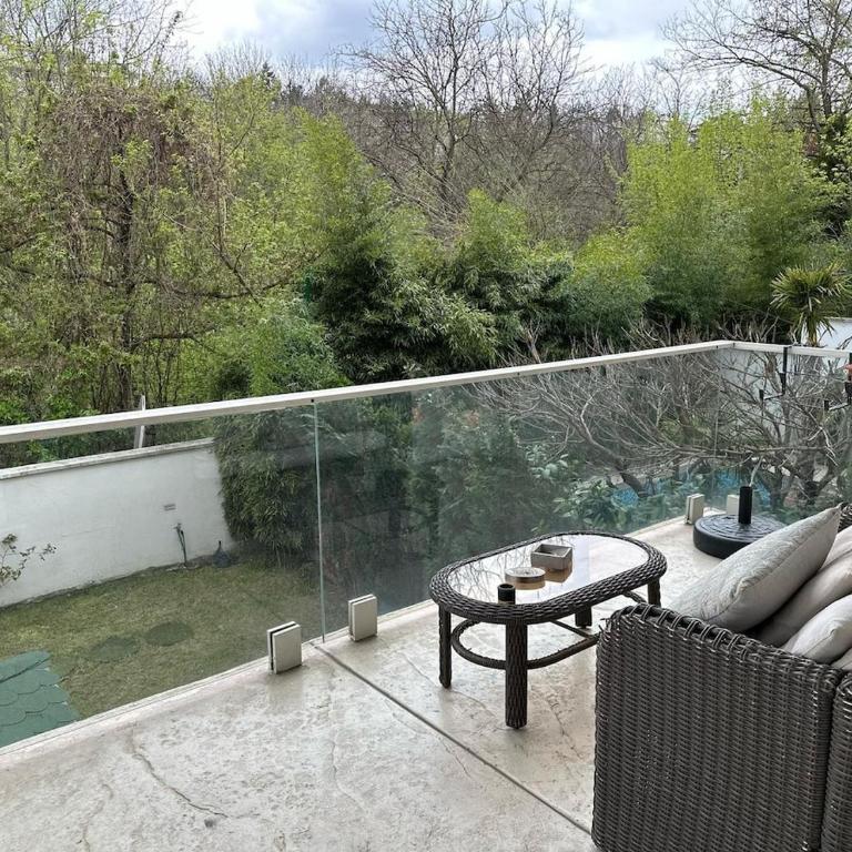 Triplex with garden and parking - Two-Bedroom Apartment - 5