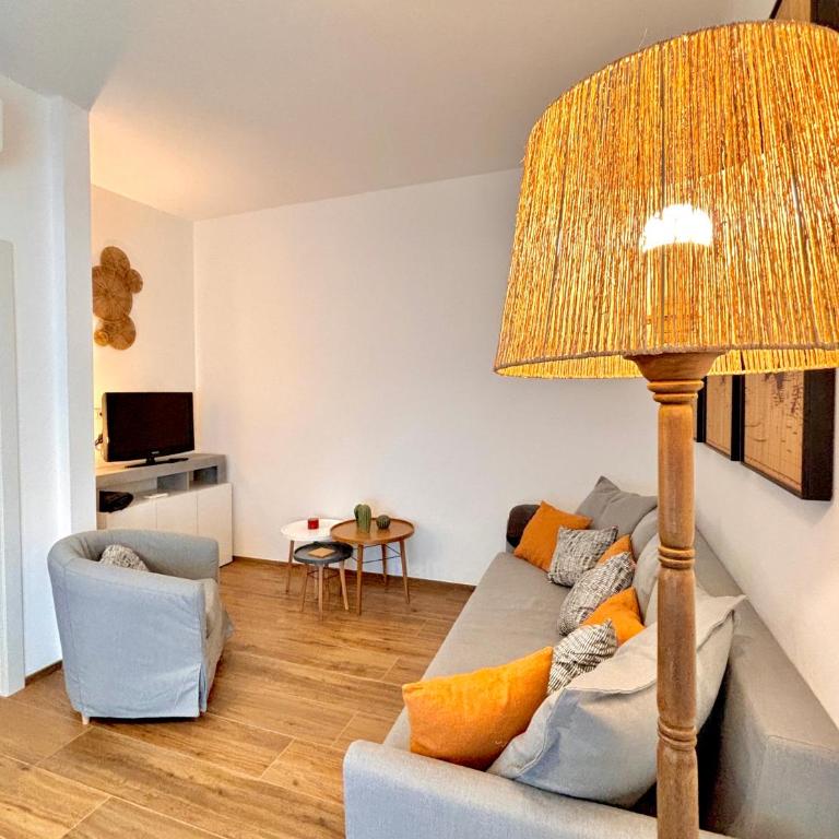 modern renovated home near city center & transit - Appartamento - 6