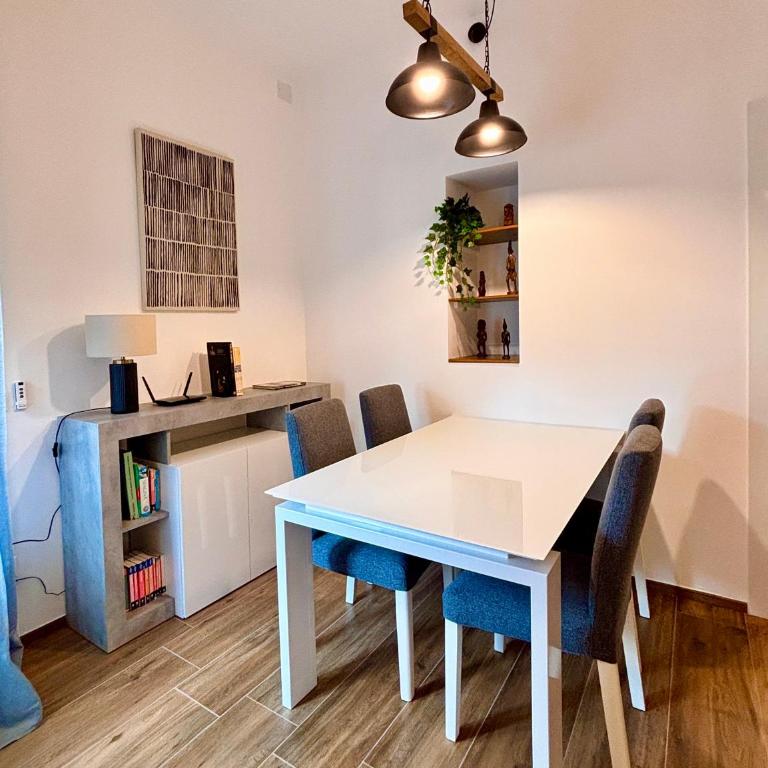 modern renovated home near city center & transit - Appartamento - 16
