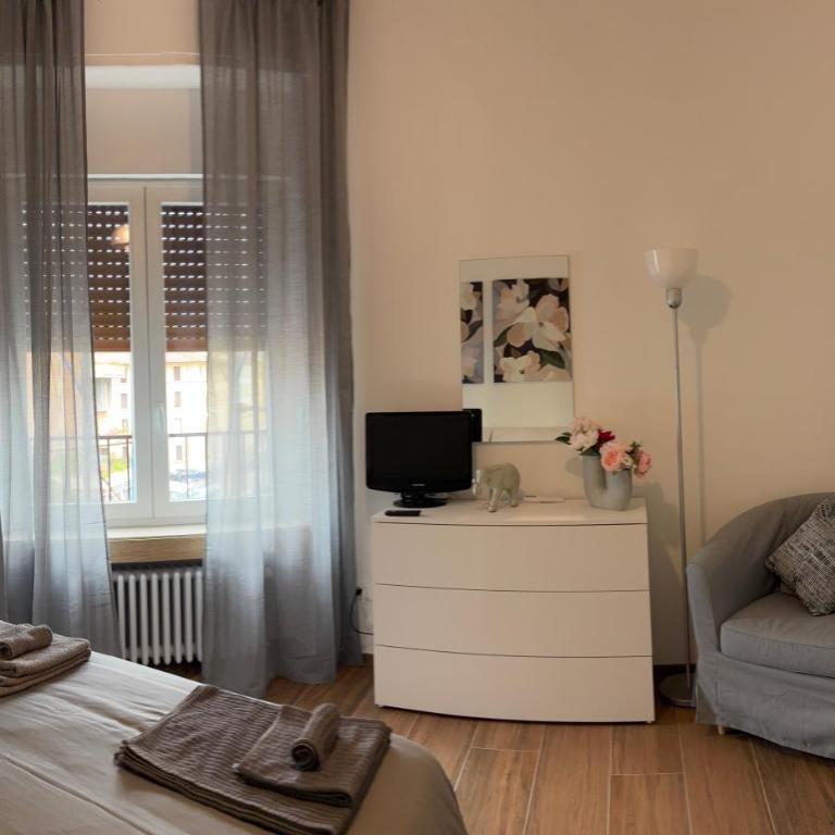 modern renovated home near city center & transit - Appartamento - 32