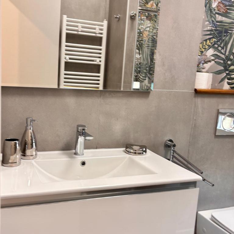 modern renovated home near city center & transit - Appartamento - 68