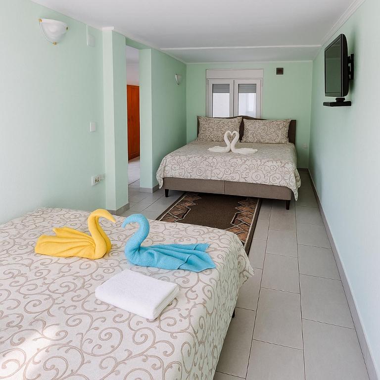 Apartments Lejla - Quadruple Room with Bathroom - 3