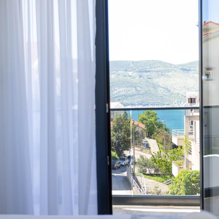 Apartments Ivo Herceg Novi - One-Bedroom Apartment with Balcony and Sea View - 3