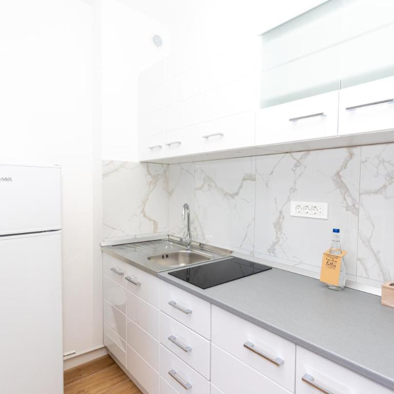 Apartments Ivo Herceg Novi - One-Bedroom Apartment with Balcony and Sea View - 5