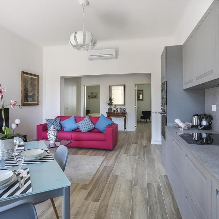 Modern Comfort in Florence - Appartamento con 2 Camere da Letto e Balcone - 9