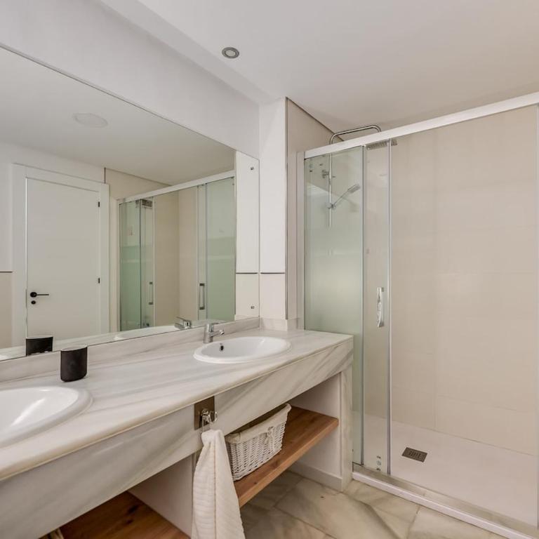 Puerto Marina Sea Views - Two-Bedroom Apartment with Terrace and Sea View - 28