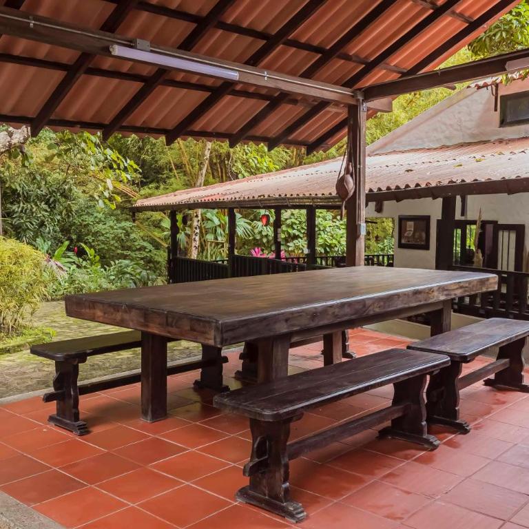 Hermosa finca con piscina privada y acceso al río - Casa de 4 dormitorios - 2