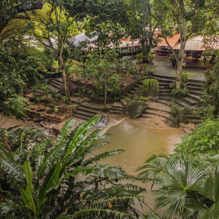 Hermosa finca con piscina privada y acceso al río - Casa de 4 dormitorios - 20