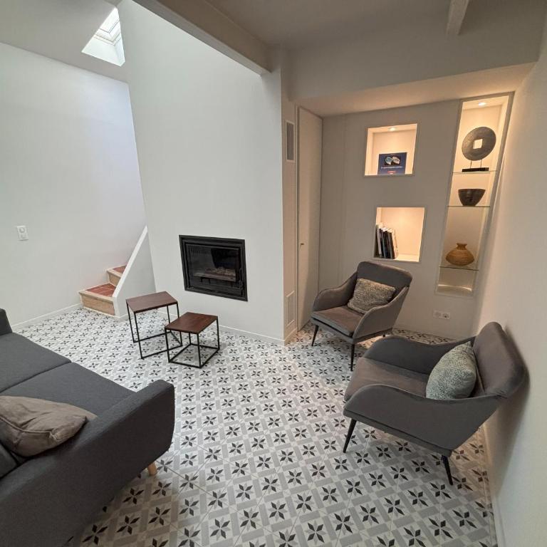 ARLES: Duplex Chic Centre - Clim & Vue Imprenable - FR-1-765-29 - Apartment - 2