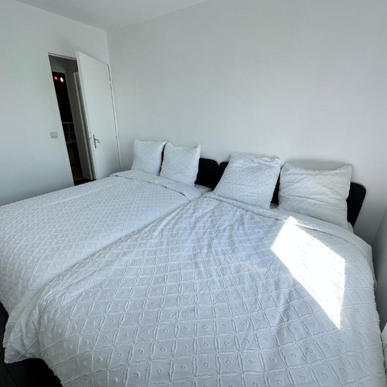 Elegant 2 Bedroom Apartment with Free Parking Paris St-Denis by Immo Kit BNB - Appartement 2 Chambres - 15