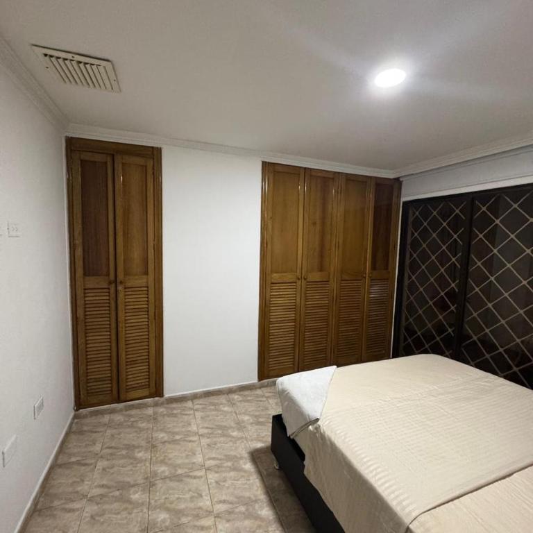 Torres universal - Three-Bedroom Apartment - 6