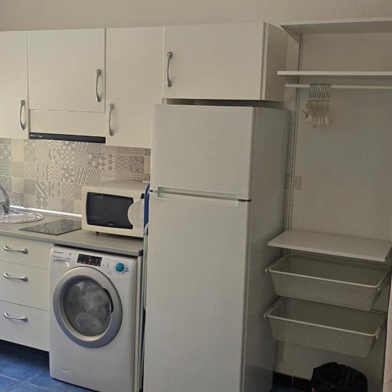 ALBERGUE CRISTINA habitaciones con baño privado y mini cocina - Studio - 3