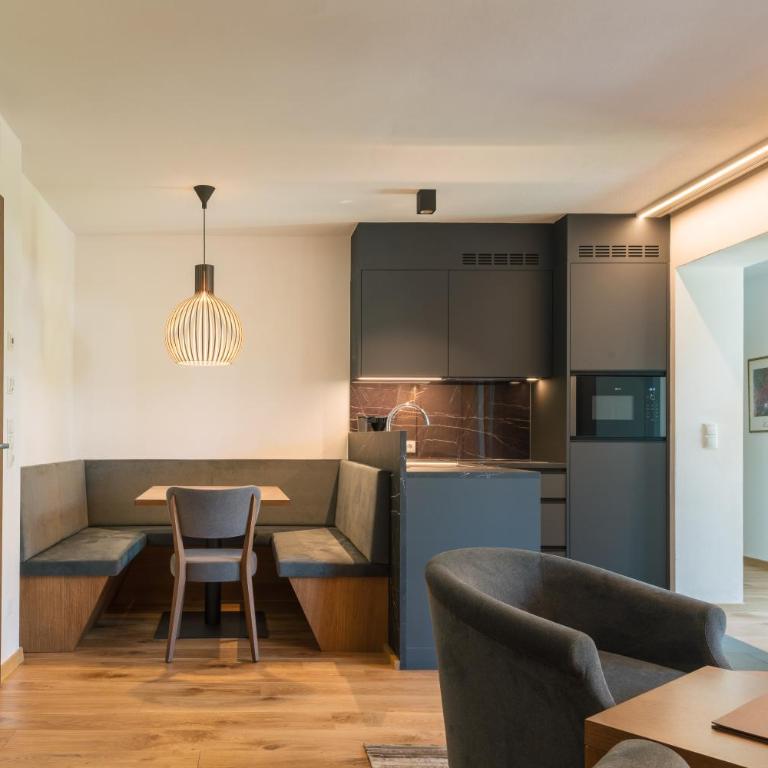 Appartement KroneLiving - Appartamento con 2 Camere da Letto, Balcone e Terrazza - 1