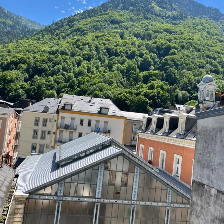 Charmant duplex en plein centre de Cauterets de 4 à 6 couchages et 2 chambres dont une sous-toit - Appartamento con 2 Camere da Letto - 2