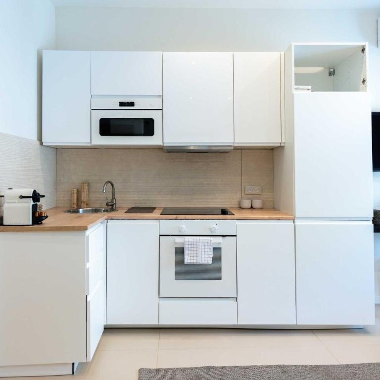 Nice apartment Juan-Les-Pins - 300m Beach - One-Bedroom Apartment - 10