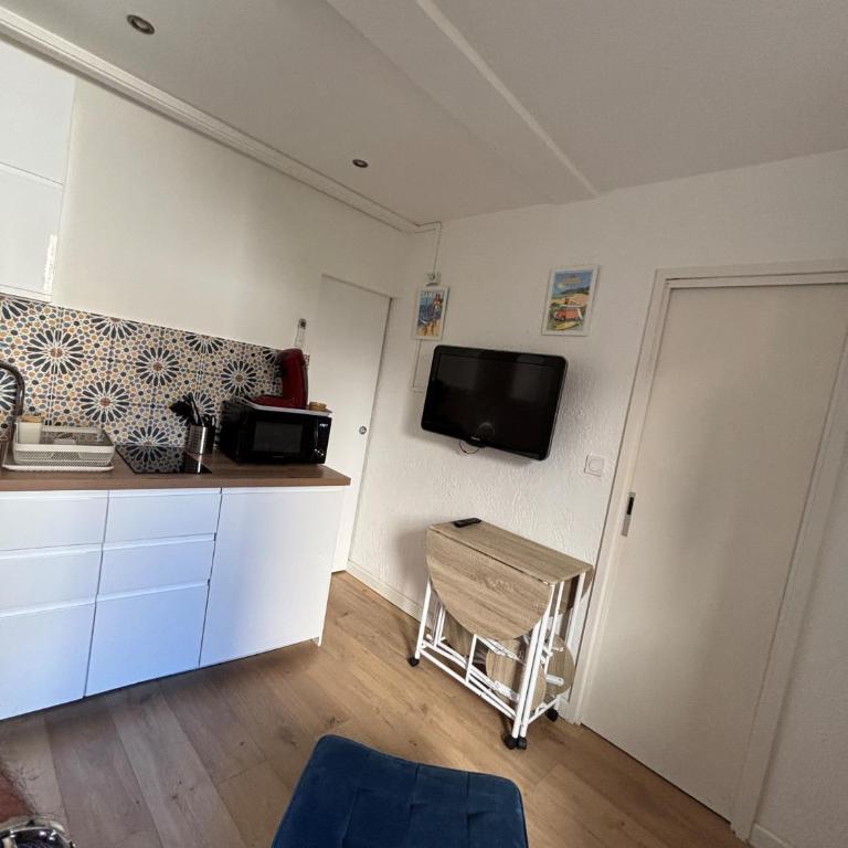 Charmant 2 pièces sur le port avec parking gratuit et WIFI - Appartement 1 Chambre - 2