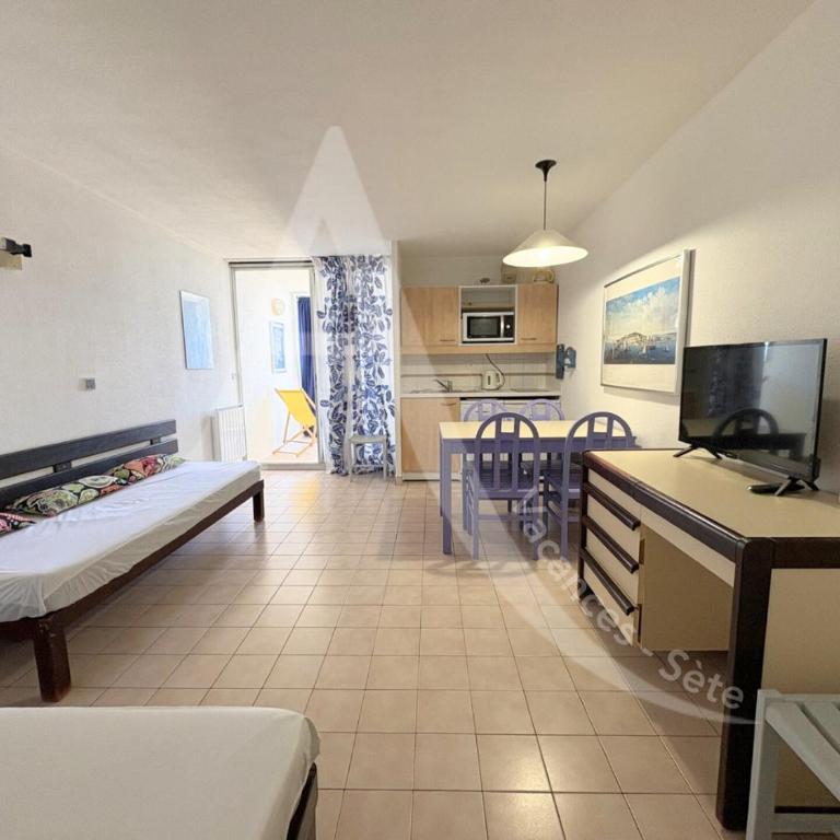 STUDIO VUE MER AVEC PKG, PISCINE, TENNIS, PLAGE DIRECT - Studio - Vue sur Mer - 3