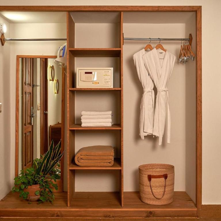 Sombra del Agua - Family Room - 4