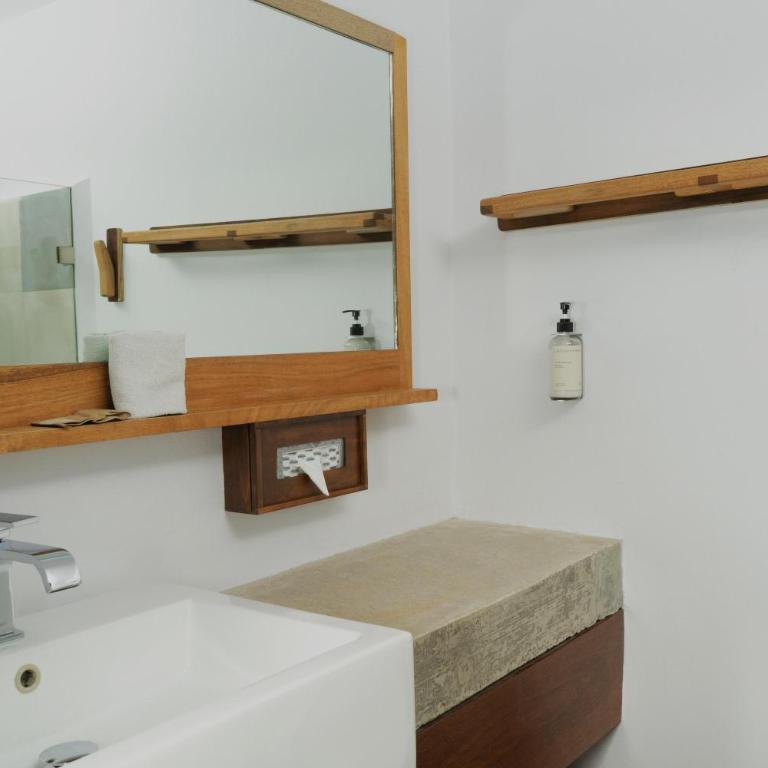 Sombra del Agua - King Room - 6