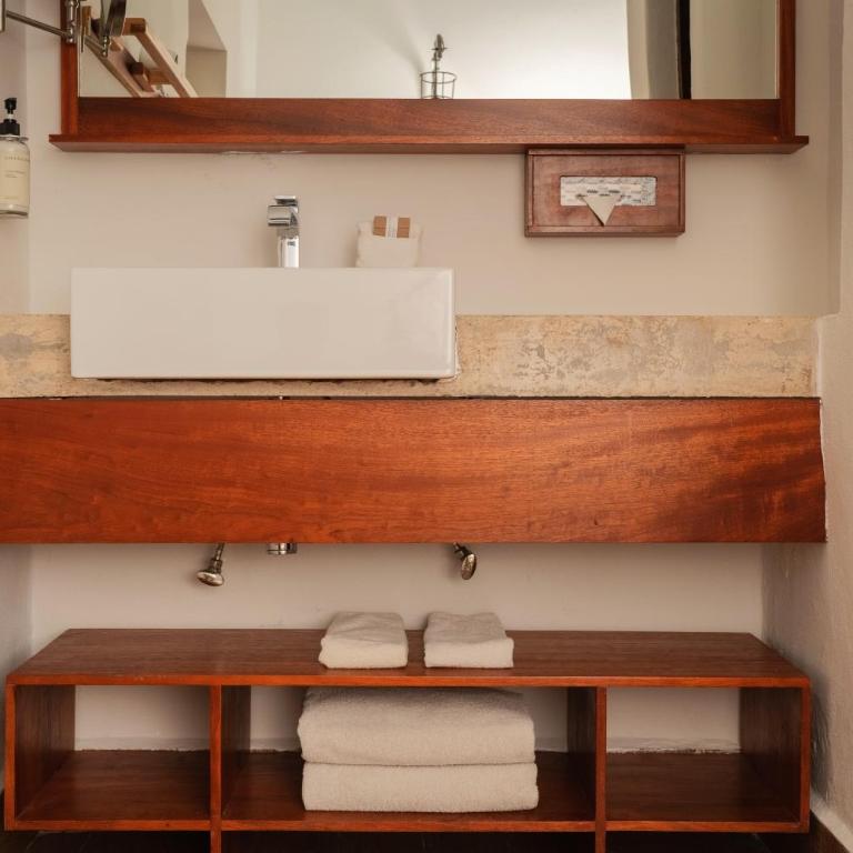 Sombra del Agua - King Room - 5