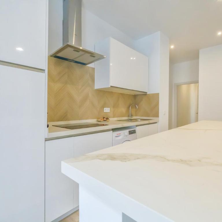 Apto Gran Capitán Center I - Parking - Apartamento con 4 dormitorios - 6