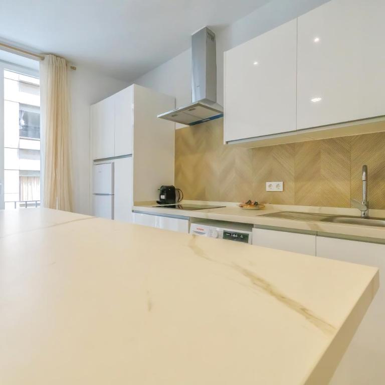 Apto Gran Capitán Center I - Parking - Apartamento con 4 dormitorios - 7