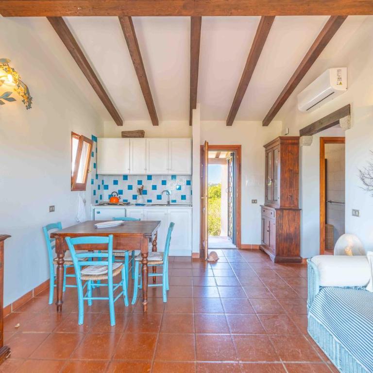 Fiokky by DomusAway - Three-Bedroom House - 17