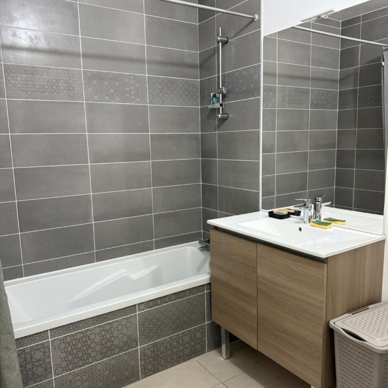 Le bain de lumiere - Résidence privée - Appartement 1 Chambre avec Vue - 14