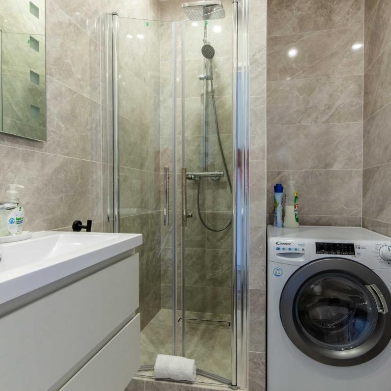 Studio sleeps 4 with terrace, 500m Place Morny - Appartement - 12