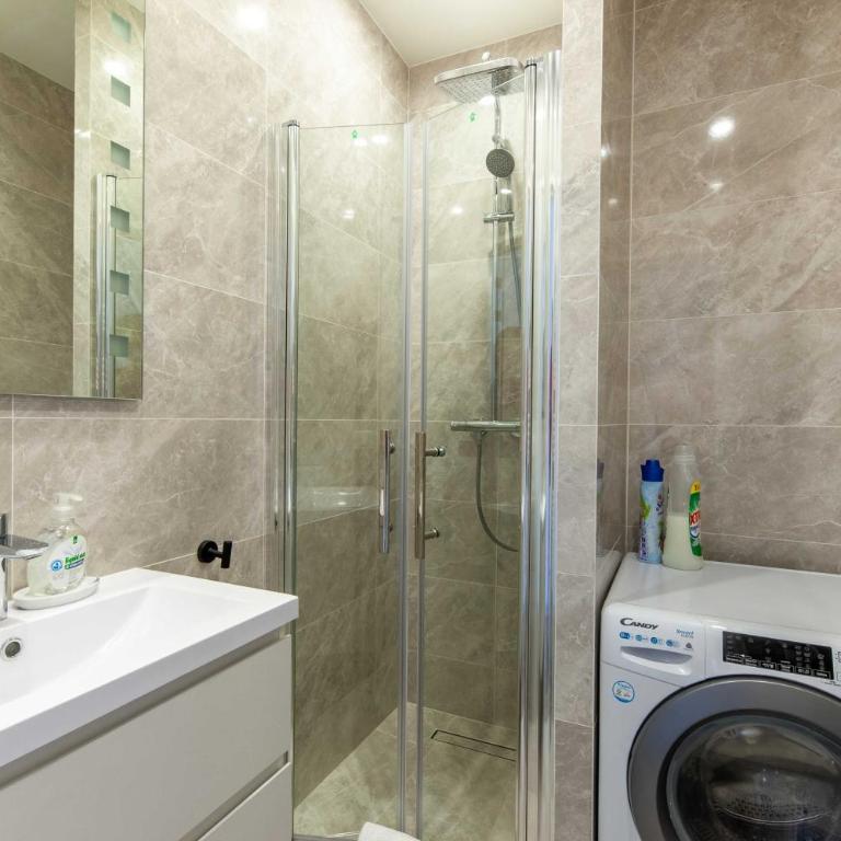 Studio sleeps 4 with terrace, 500m Place Morny - Appartement - 10