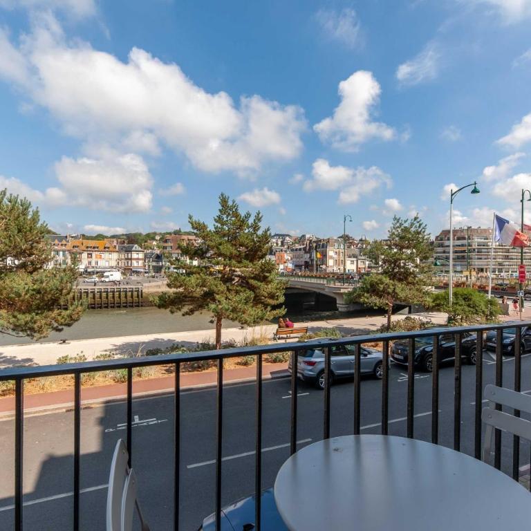 Studio sleeps 4 with terrace, 500m Place Morny - Appartement - 13