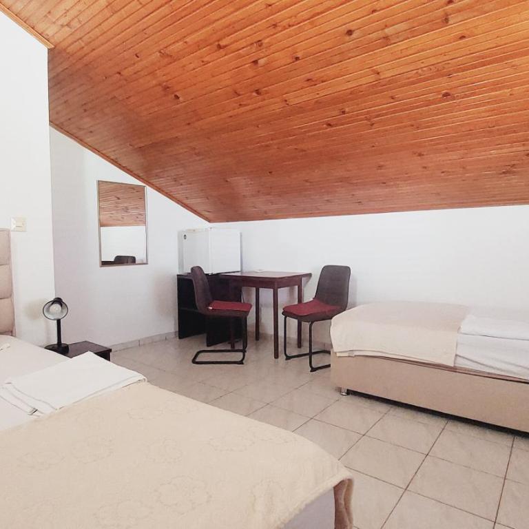 Guesthouse Mixe - Quadruple Room with Balcony - 5