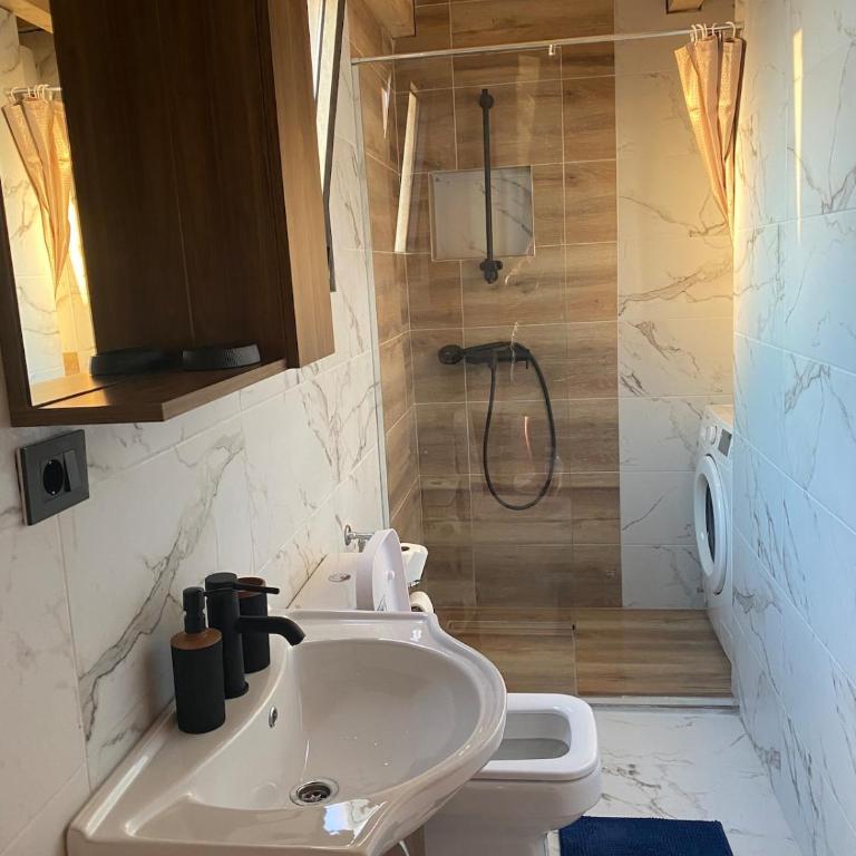 Era Cottage - Two-Bedroom House - 21